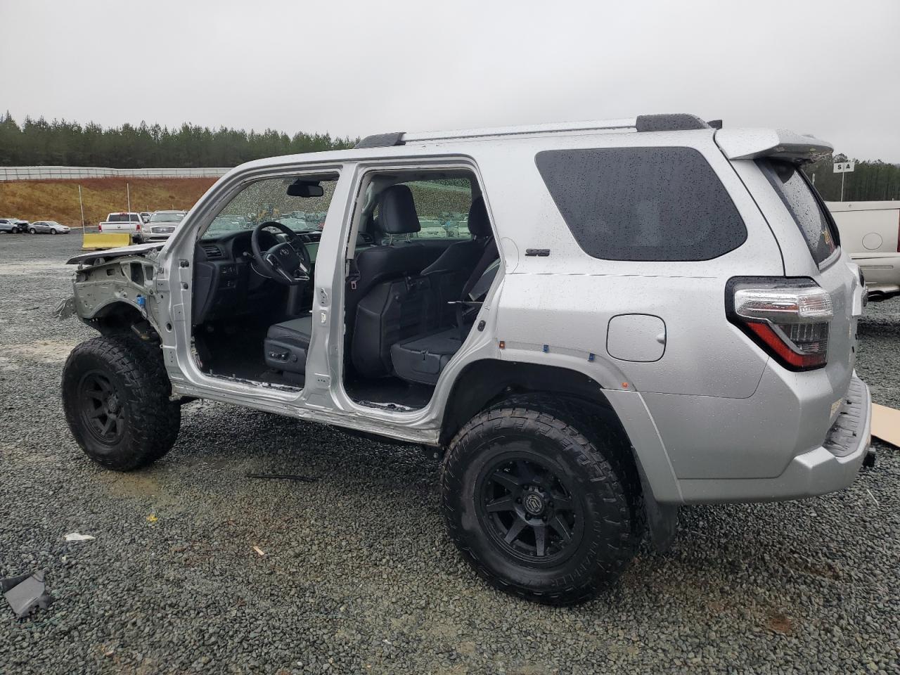 2022 TOYOTA 4RUNNER SR - Фото 2