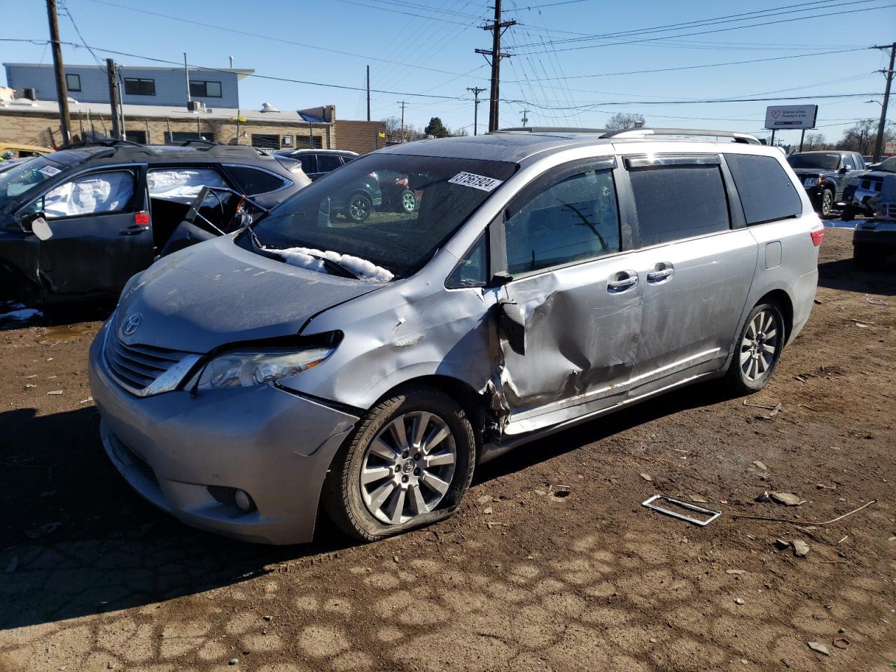 2015 TOYOTA SIENNA XLE car image