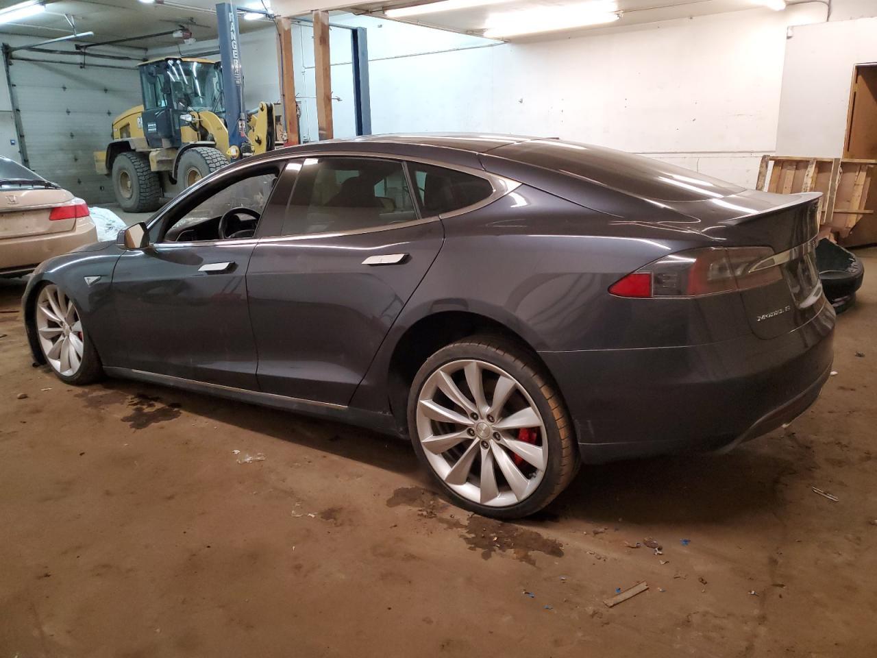 2015 TESLA MODEL S P8 - Фото 2