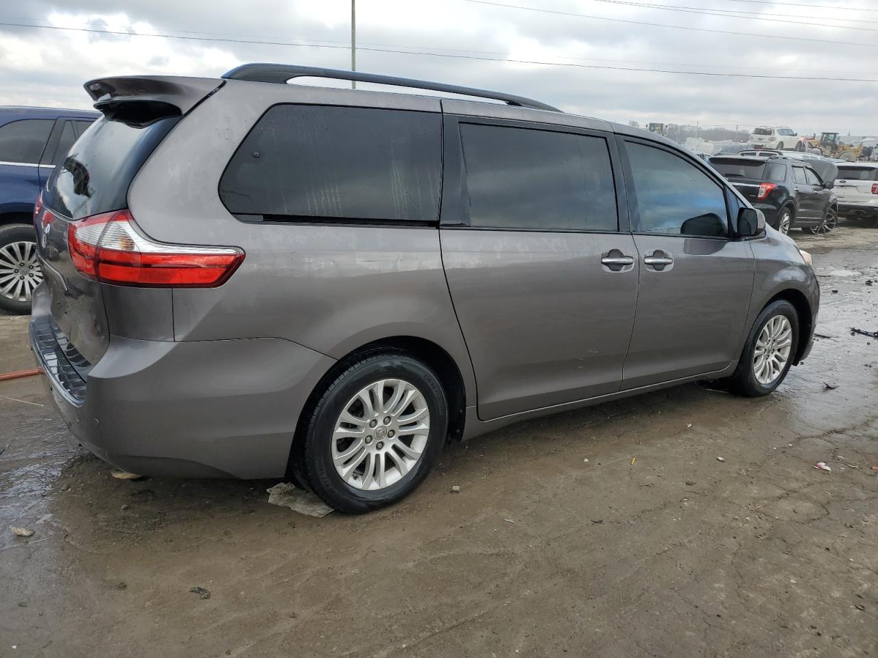 2015 TOYOTA SIENNA XLE - Фото 3