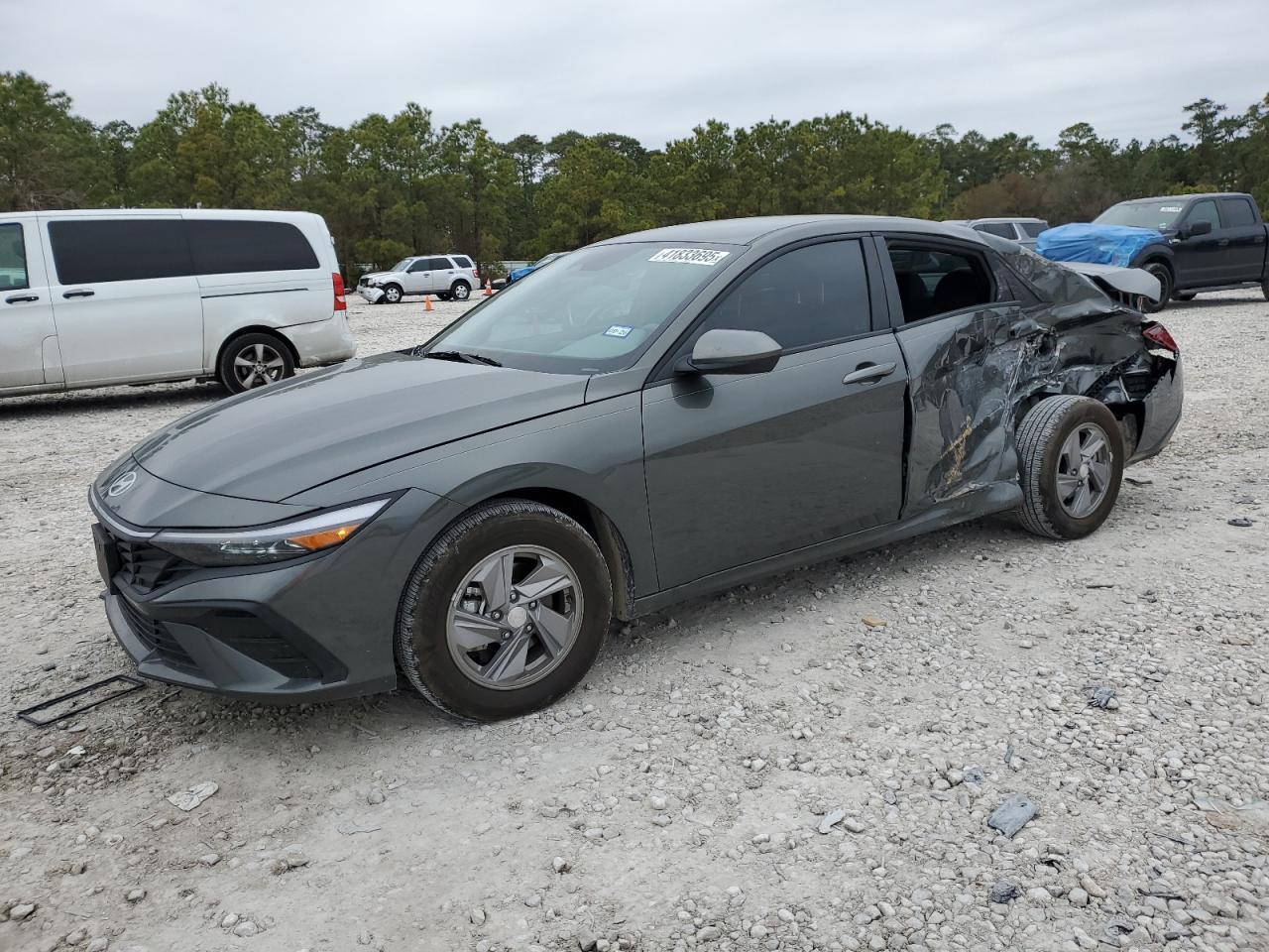 2024 HYUNDAI ELANTRA SE
