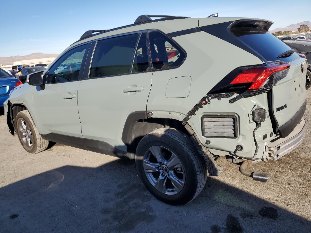 2022 TOYOTA RAV4 XLE - Фото 2