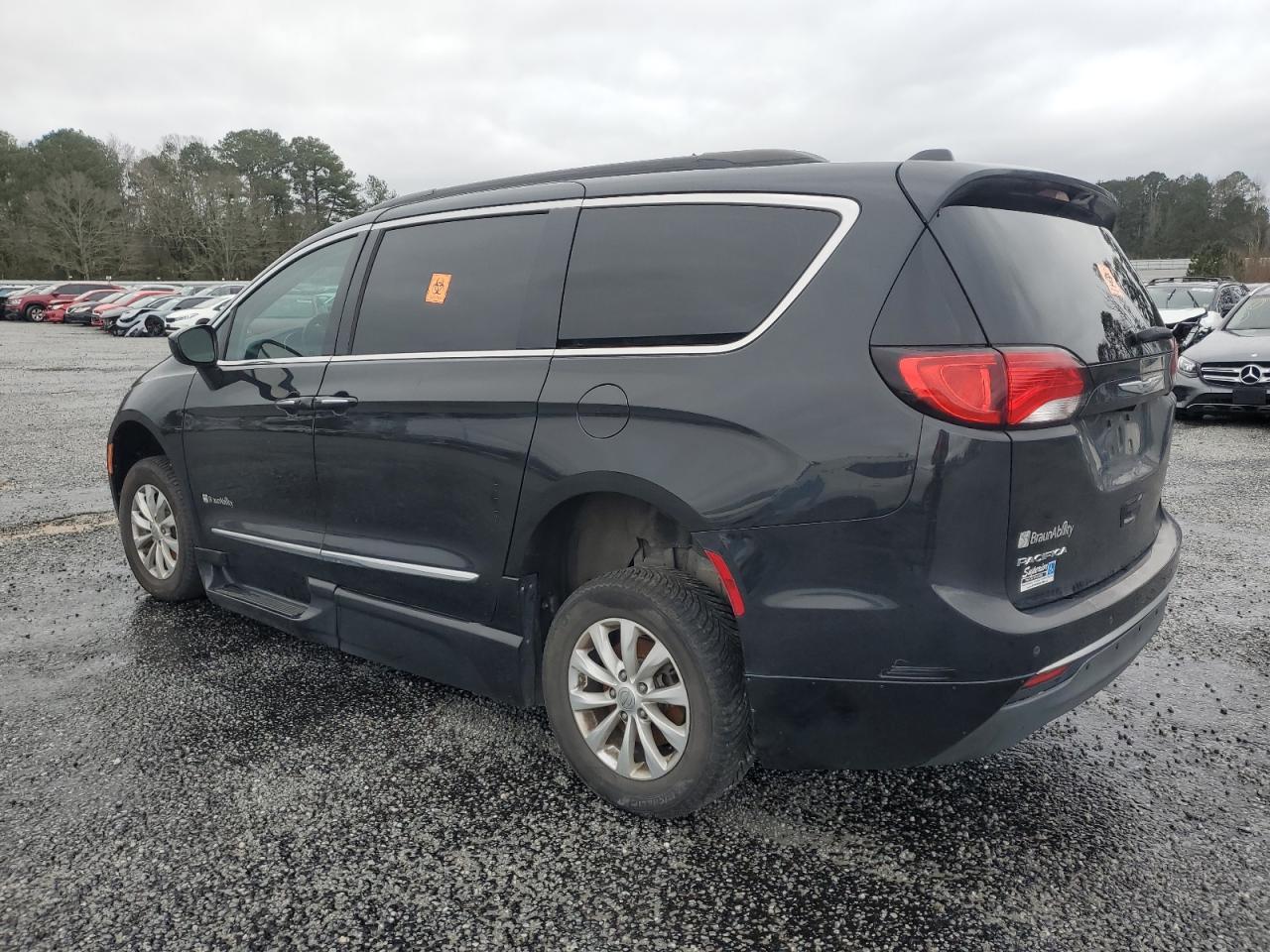 2017 CHRYSLER PACIFICA T - Image 2