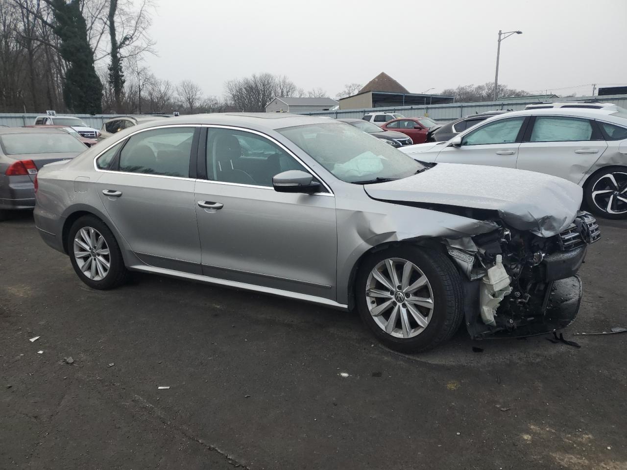 2013 VOLKSWAGEN PASSAT SEL - Image 4