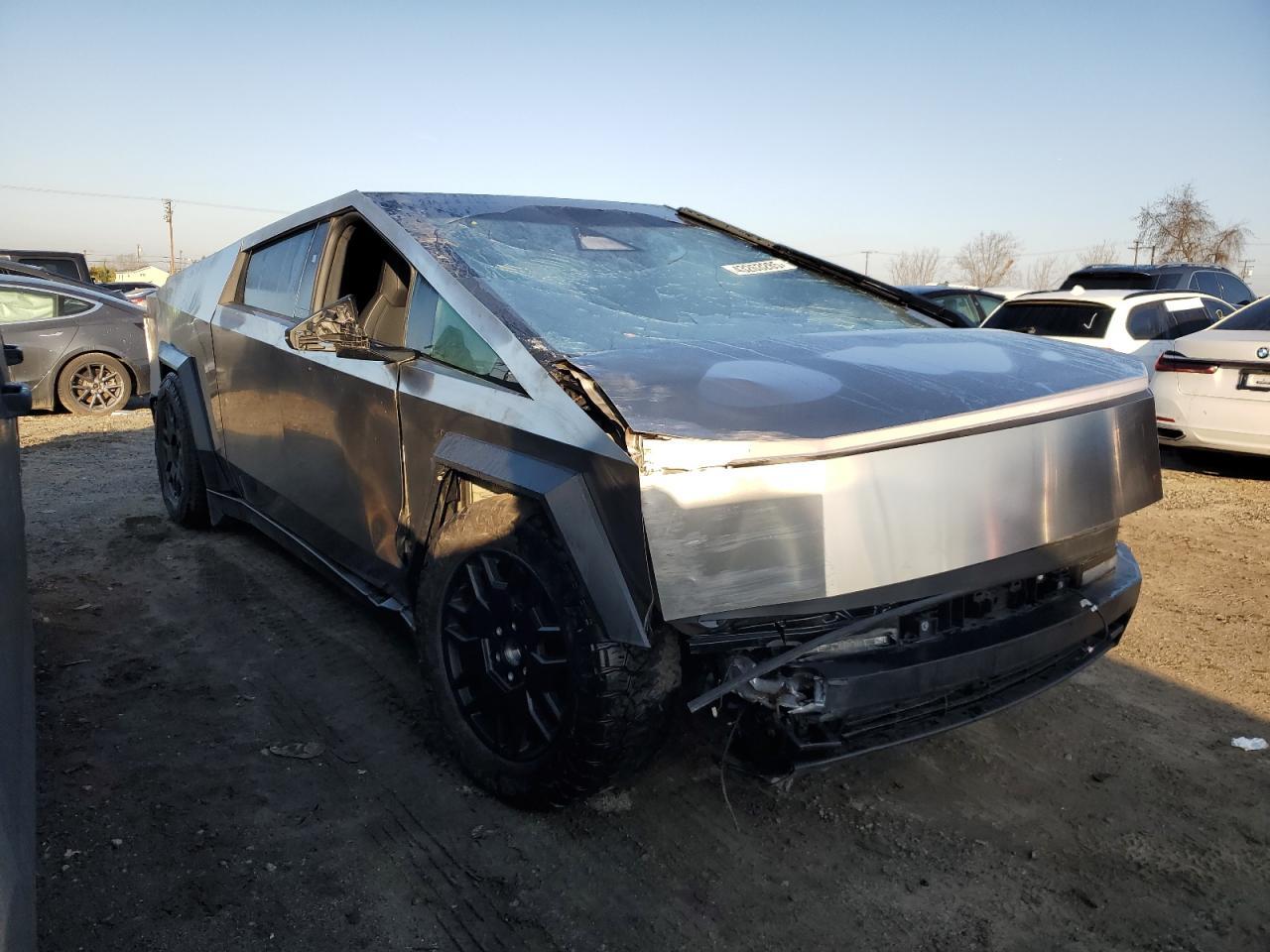 2024 TESLA CYBERTRUCK - Image 4