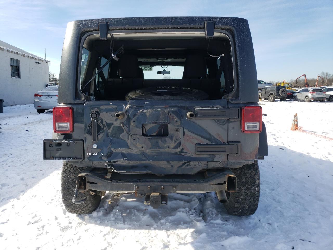 2017 JEEP WRANGLER U - Image 6