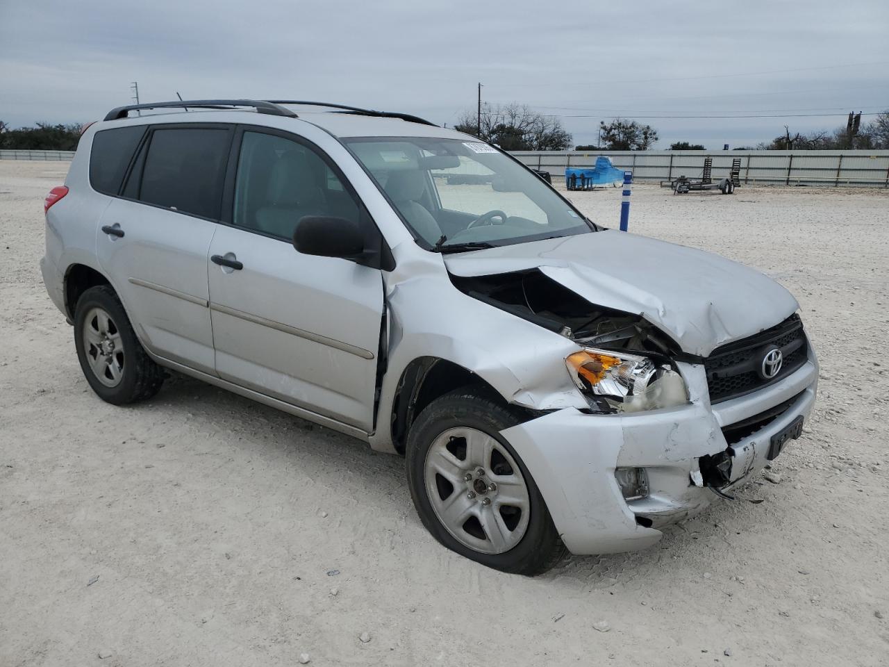 2011 TOYOTA RAV4 - Фото 4