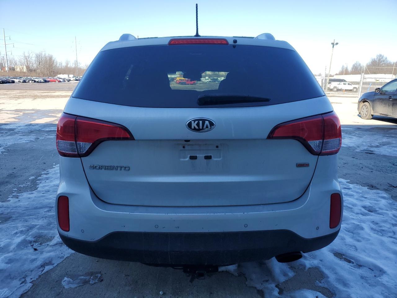 2014 KIA SORENTO LX - Image 6