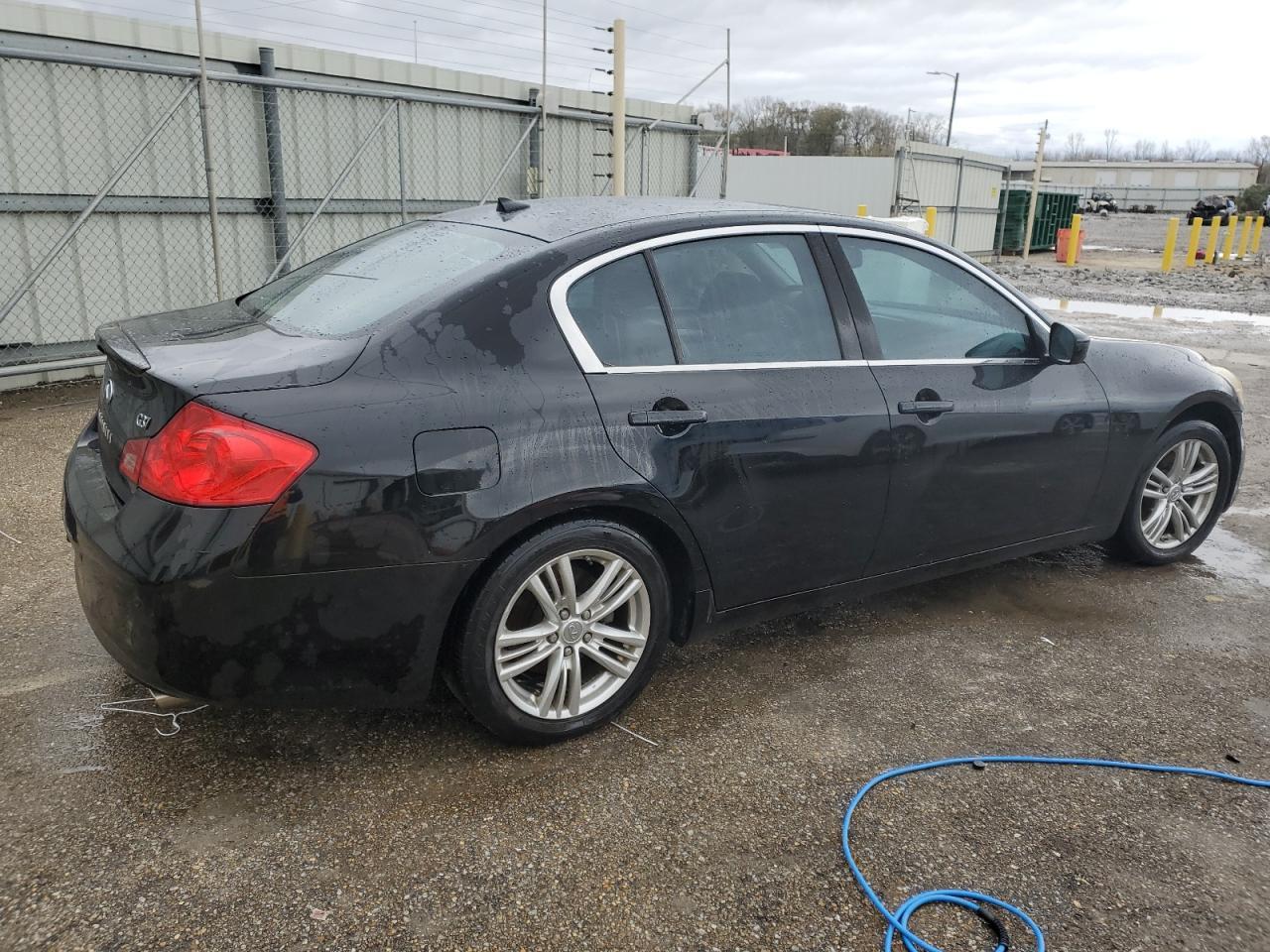 2011 INFINITI G37 BASE - Image 3