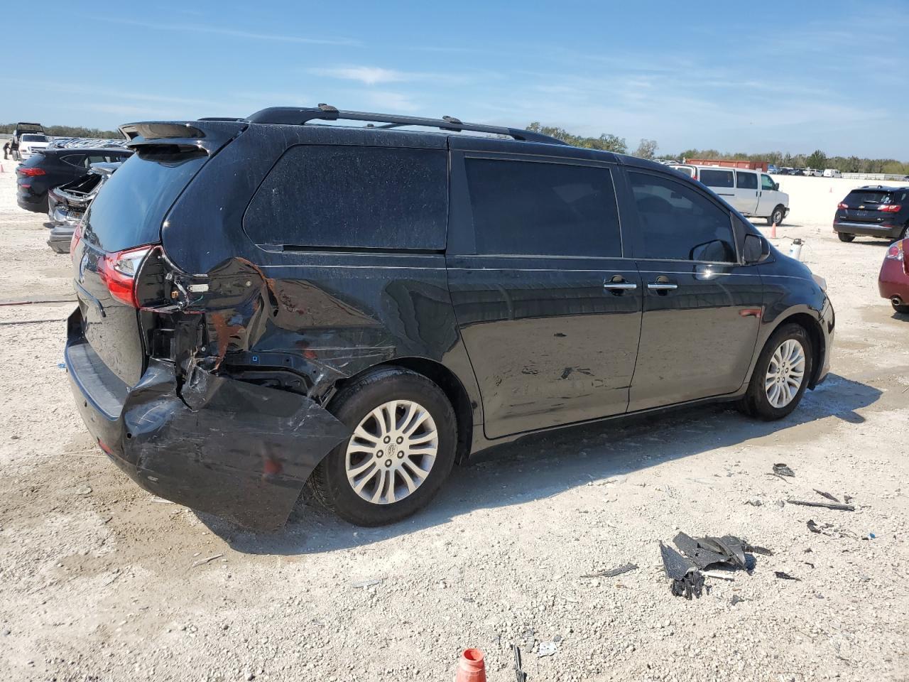 2015 TOYOTA SIENNA XLE - Фото 3