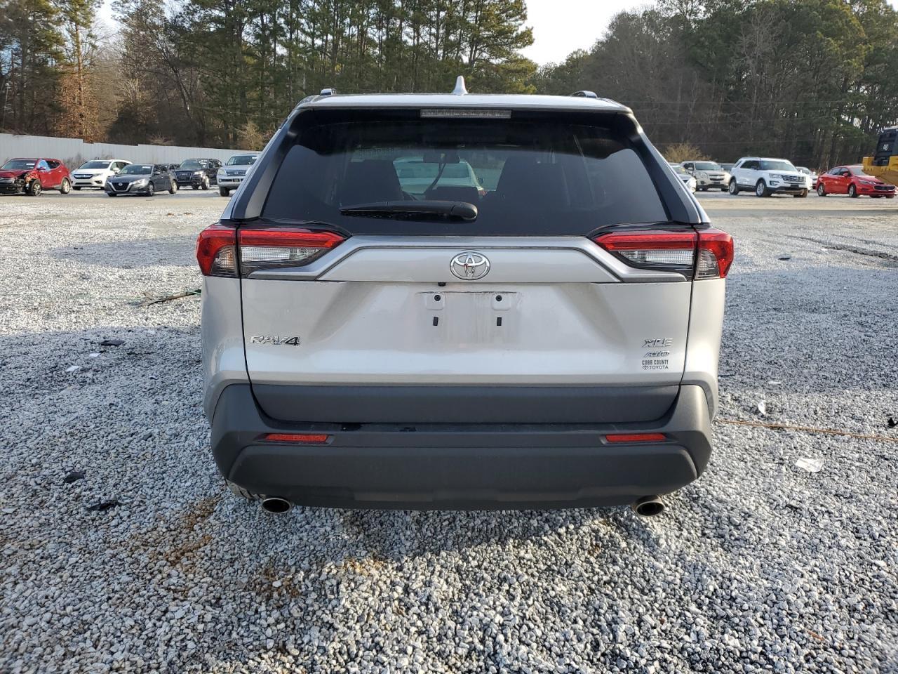 2022 TOYOTA RAV4 XLE - Фото 6