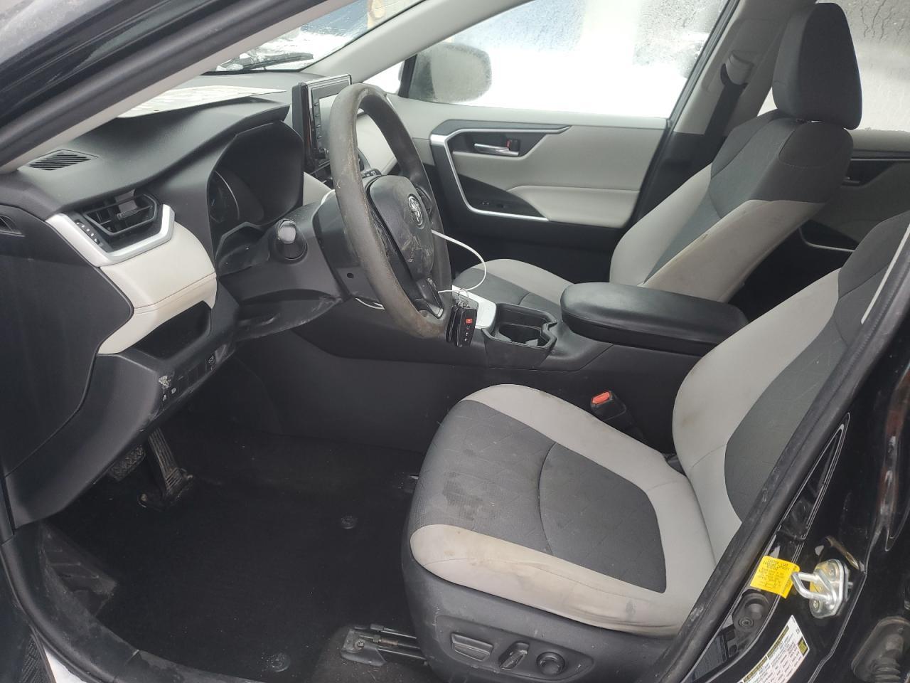 2020 TOYOTA RAV4 XLE - Image 7