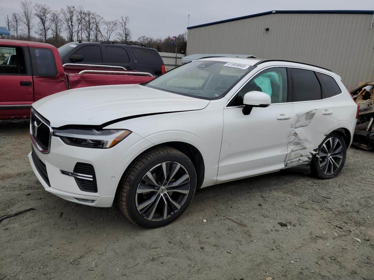 2022 VOLVO XC60 B5 MO