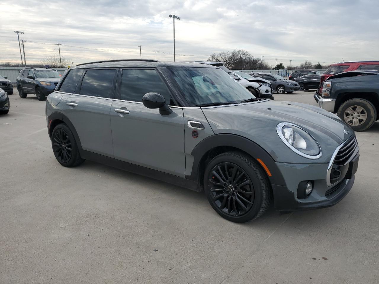 2017 MINI COOPER CLU - Image 4