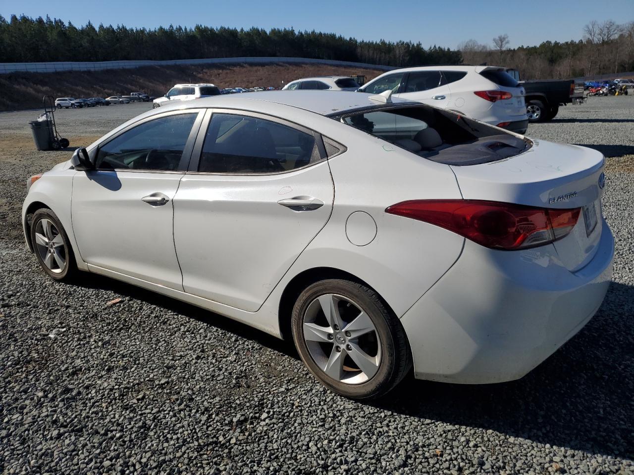 2013 HYUNDAI ELANTRA GL - Image 2