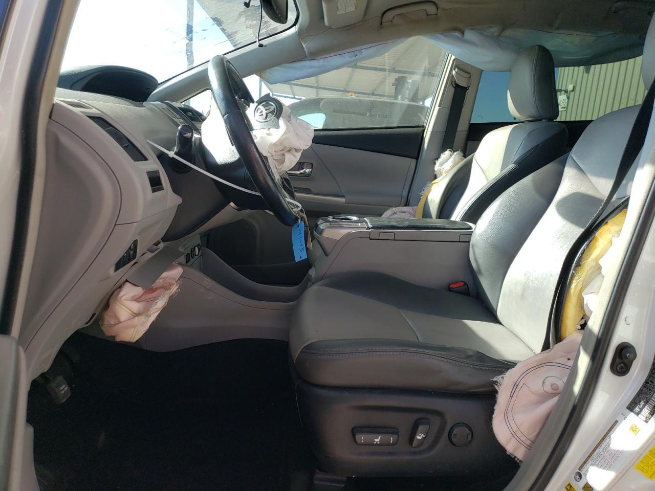 2017 TOYOTA PRIUS V - Image 7