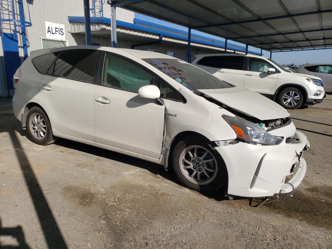 2017 TOYOTA PRIUS V - Image 4