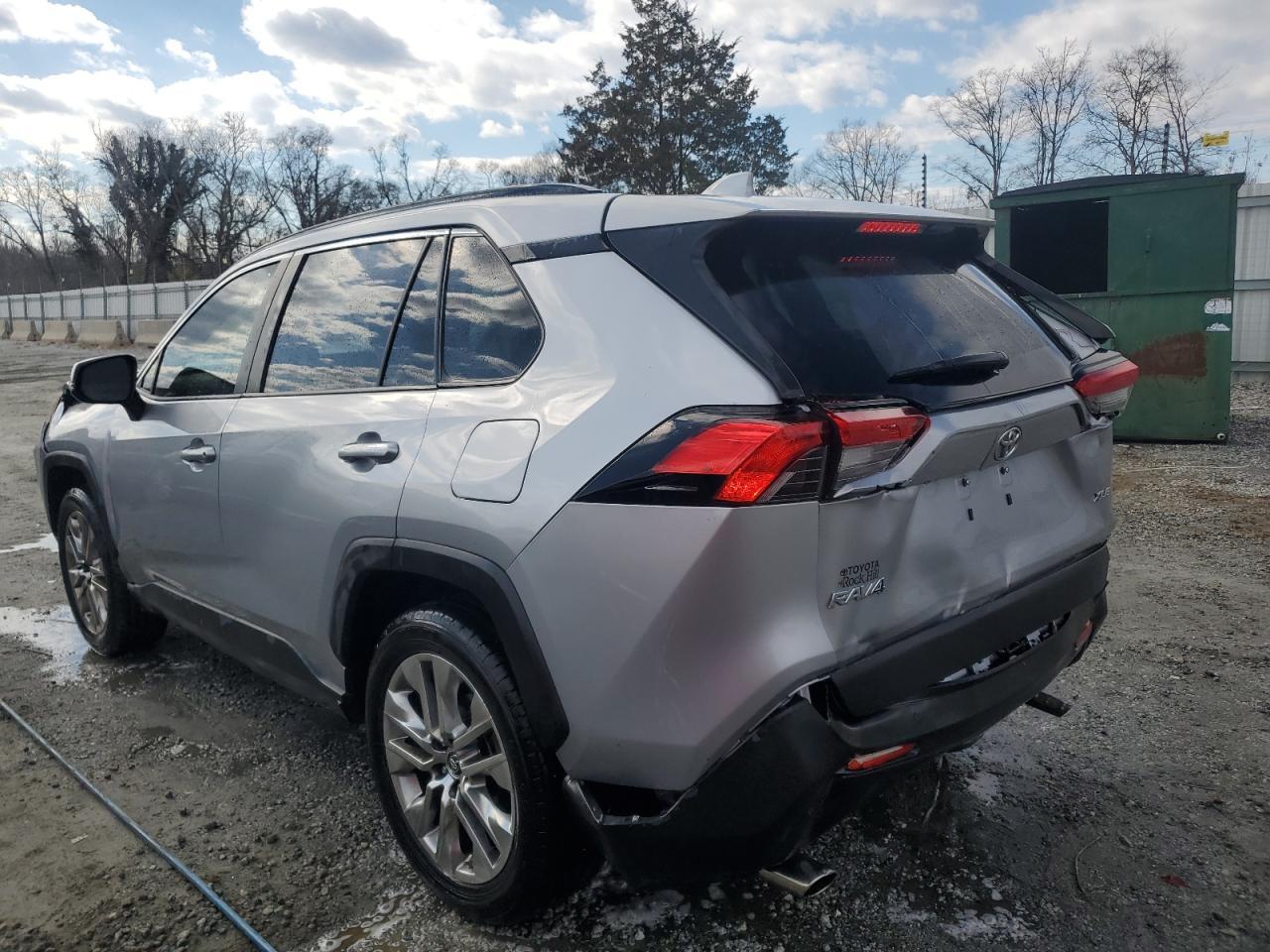 2019 TOYOTA RAV4 XLE P - Фото 2