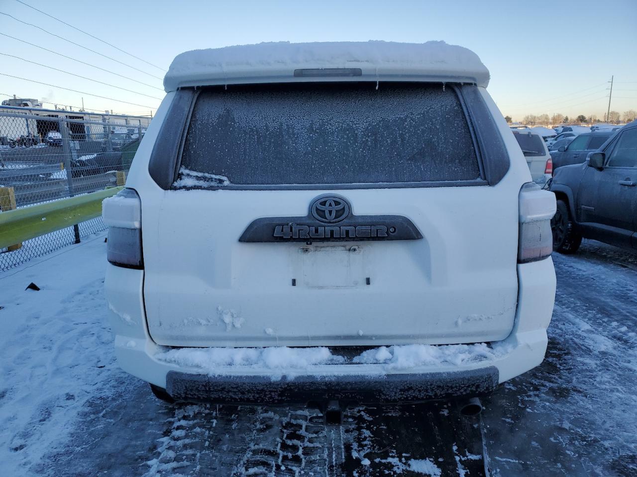 2017 TOYOTA 4RUNNER SR - Image 6
