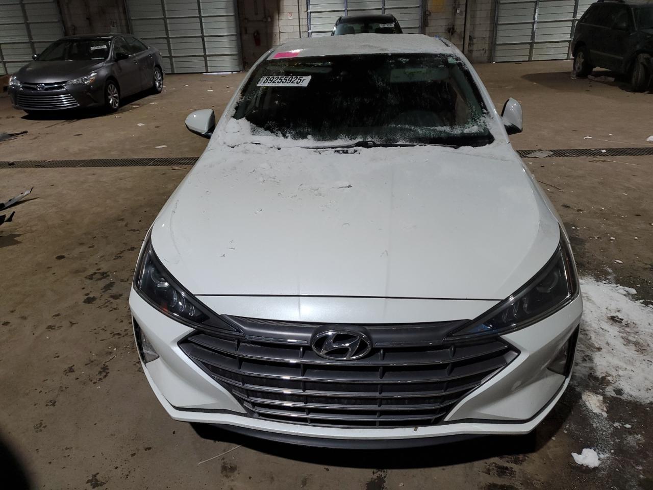 2019 HYUNDAI ELANTRA SE - Фото 5