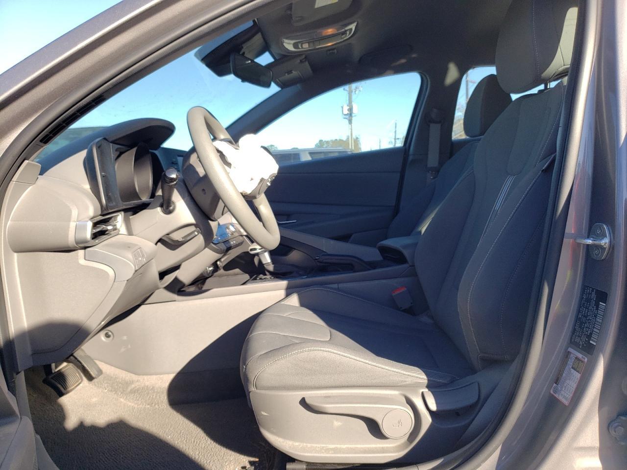 2023 HYUNDAI ELANTRA SE - Фото 7