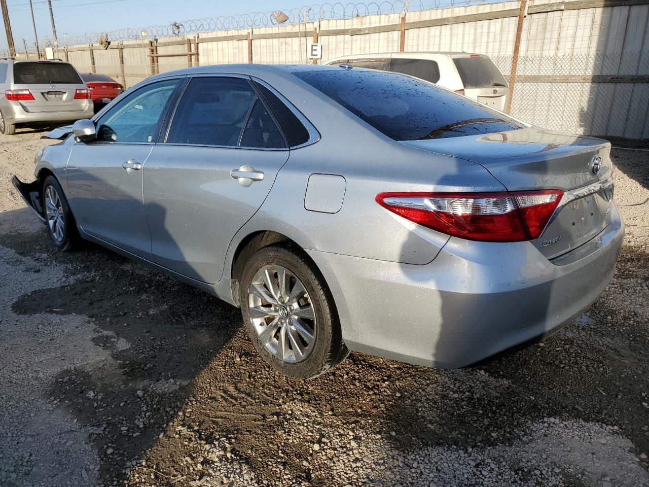 2015 TOYOTA CAMRY LE - Фото 2