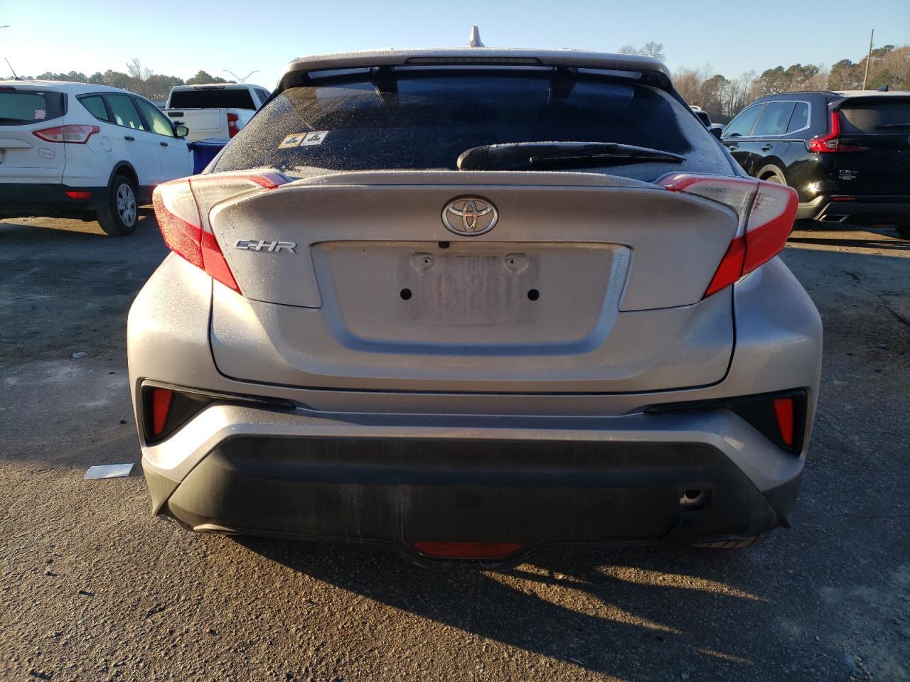 2018 TOYOTA C-HR XLE - Image 6