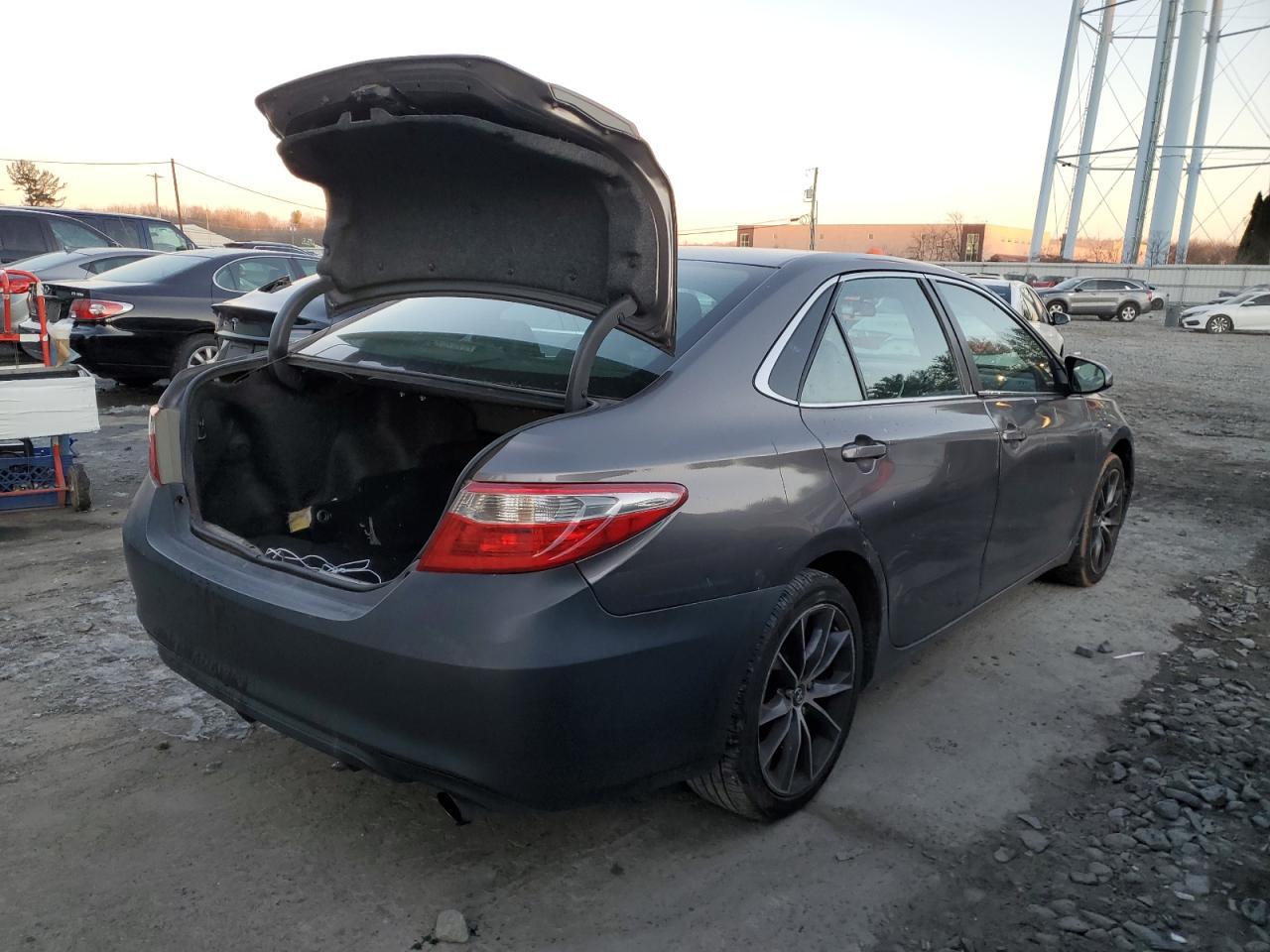 2015 TOYOTA CAMRY LE - Фото 3
