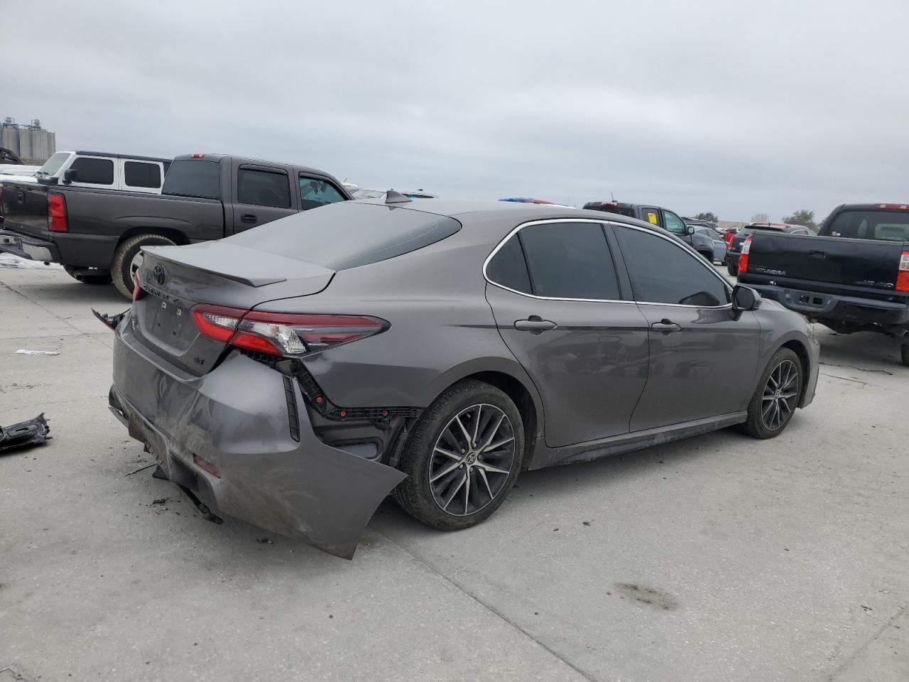 2021 TOYOTA CAMRY SE - Image 3