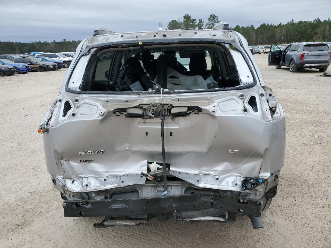 2017 TOYOTA RAV4 LE - Image 6