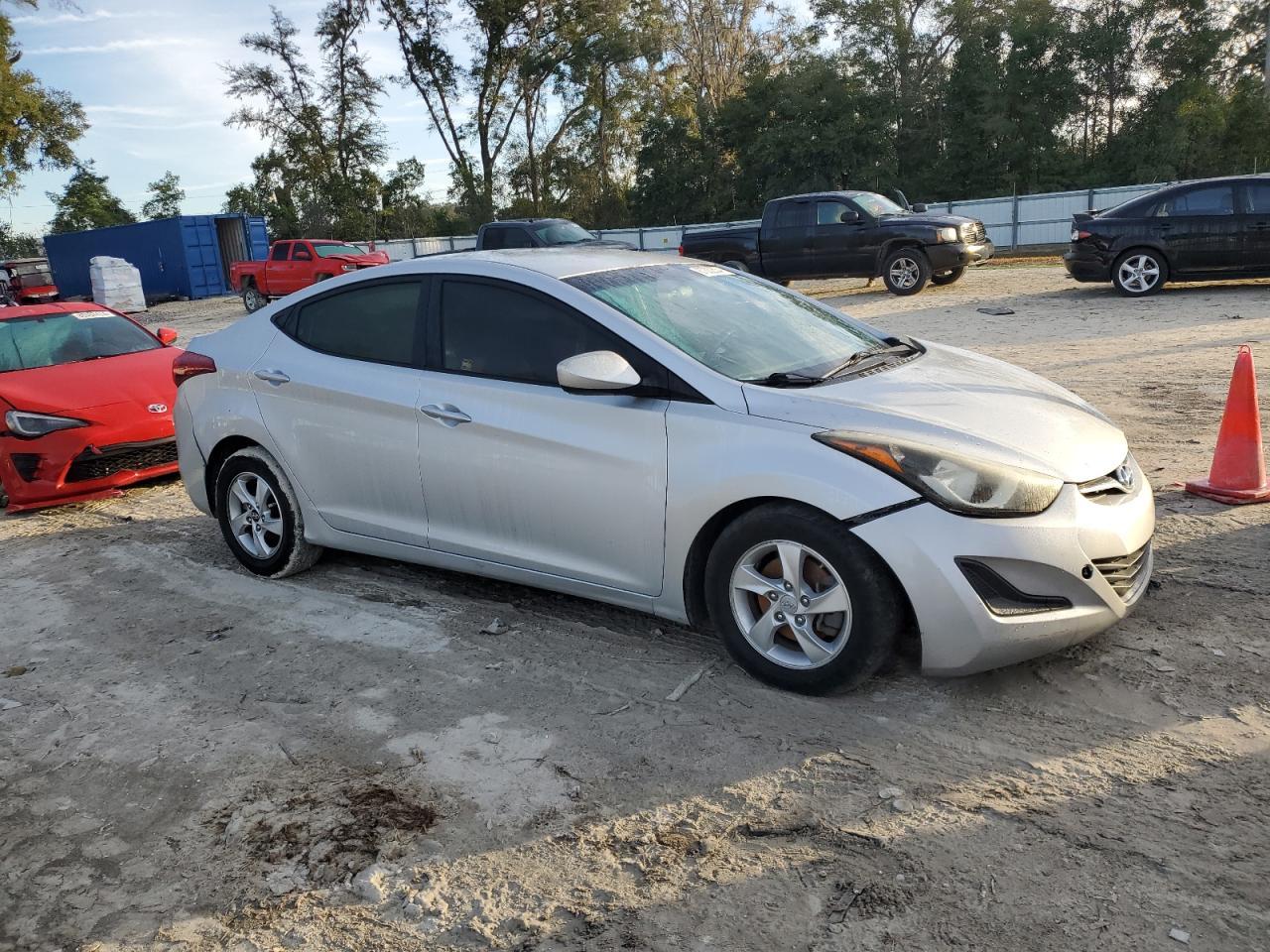 2015 HYUNDAI ELANTRA SE - Image 4