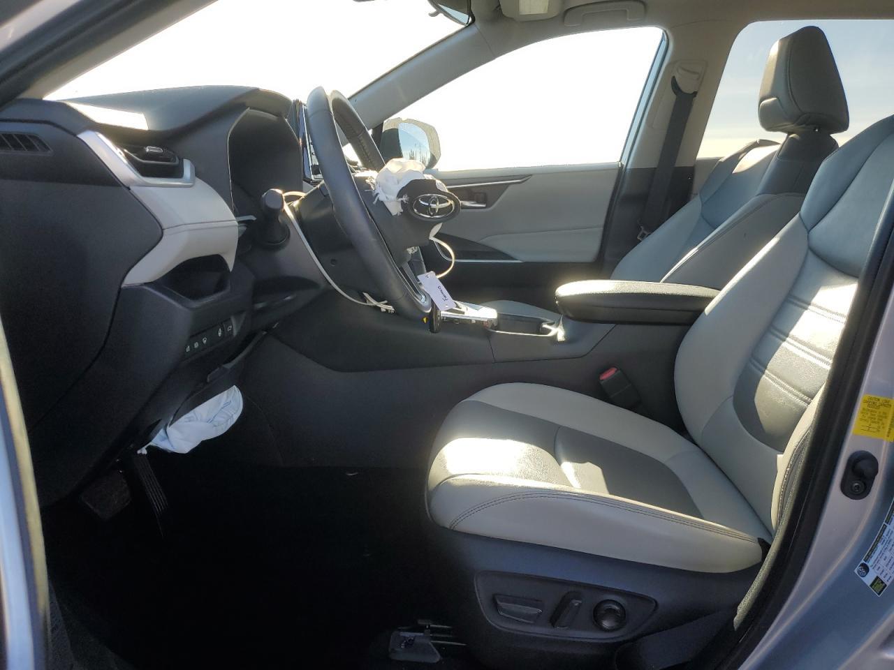 2020 TOYOTA RAV4 XLE P - Image 7