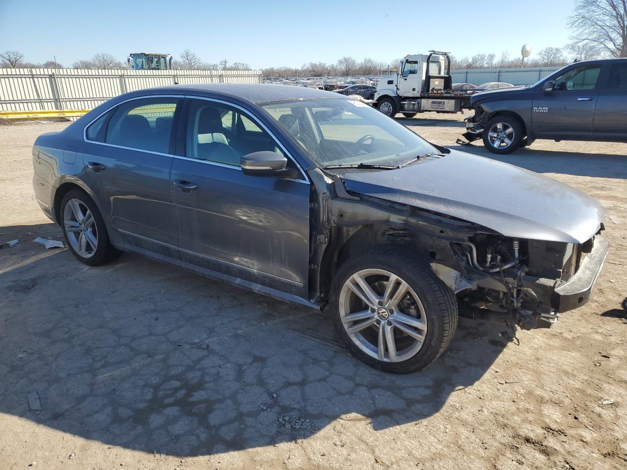 2015 VOLKSWAGEN PASSAT SE - Фото 4