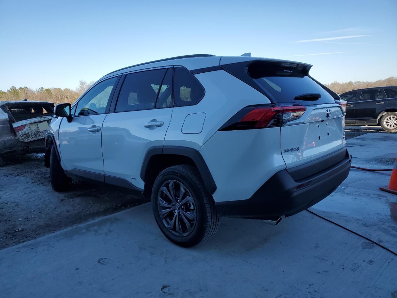2024 TOYOTA RAV4 XLE P - Фото 2