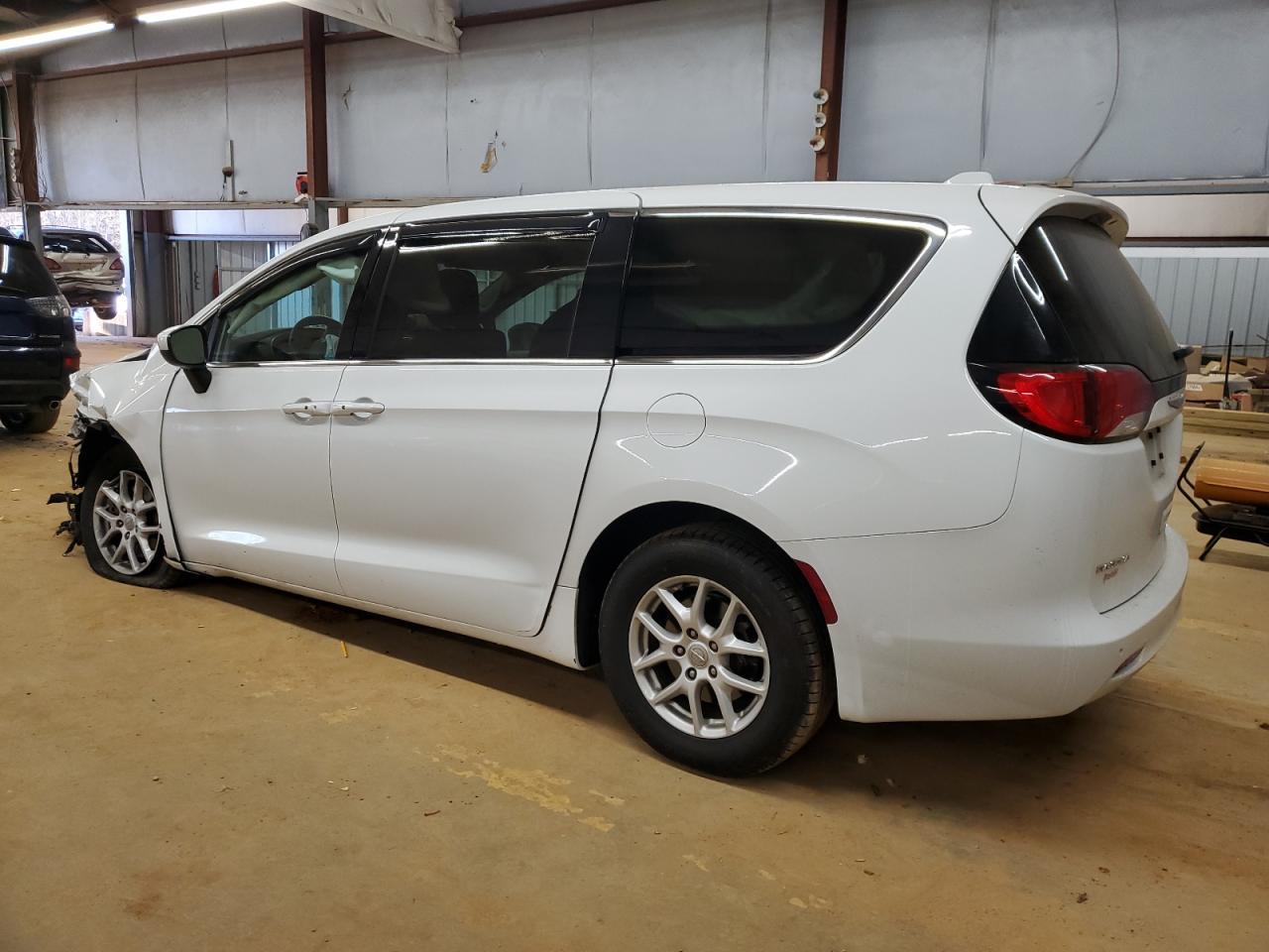 2017 CHRYSLER PACIFICA T - Image 2