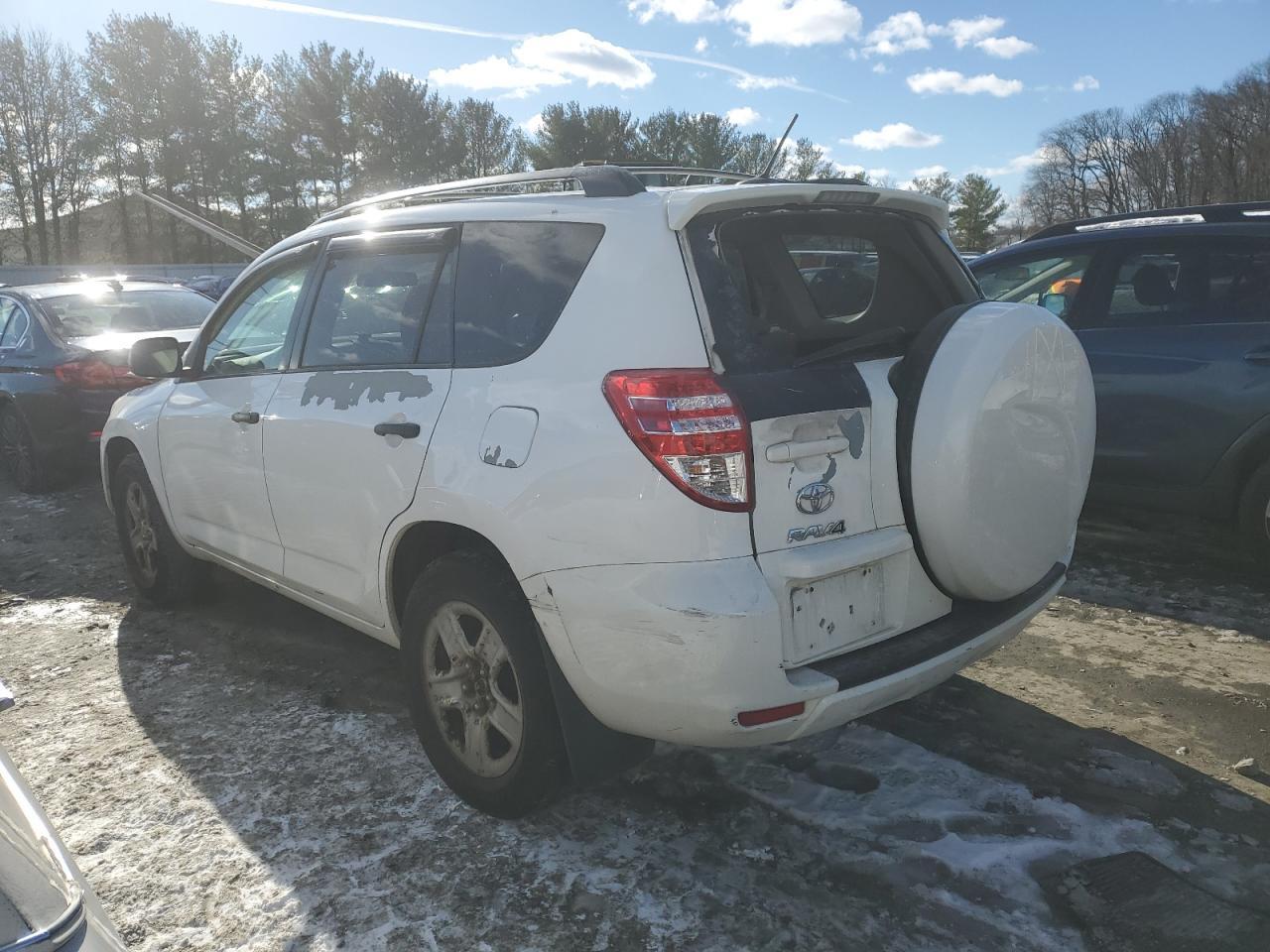 2011 TOYOTA RAV4 - Image 2