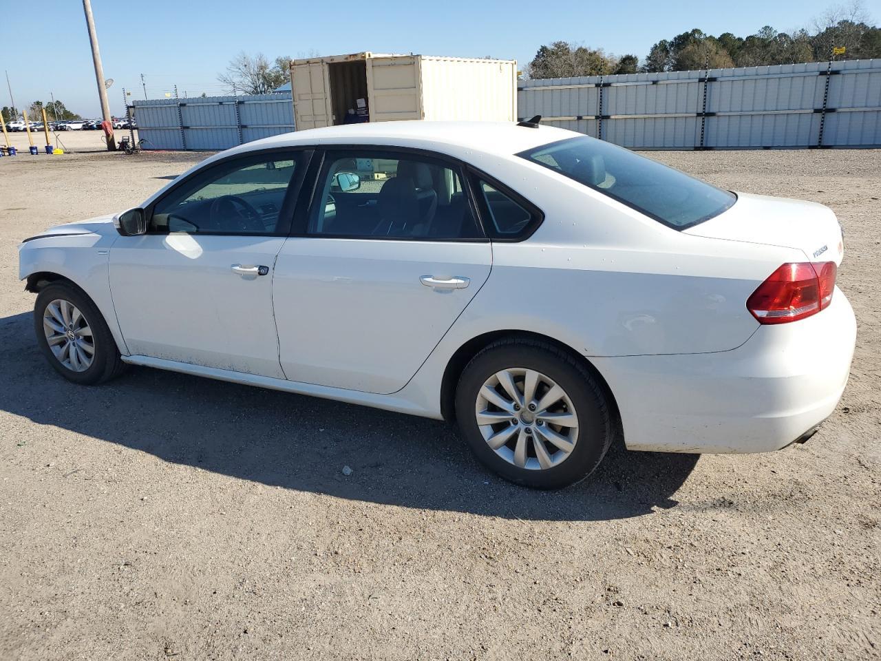 2015 VOLKSWAGEN PASSAT S - Фото 2