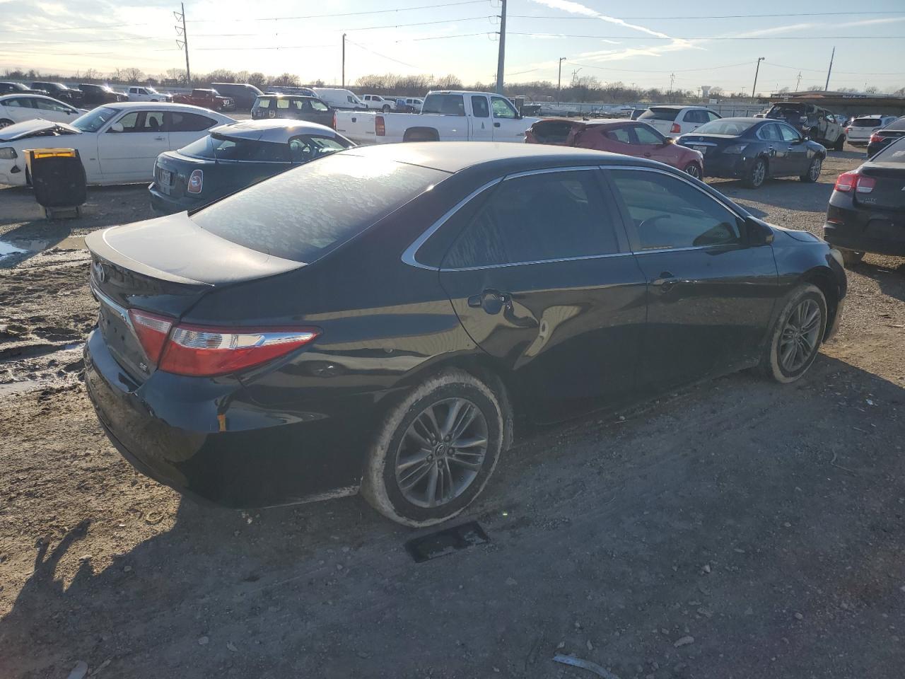 2015 TOYOTA CAMRY LE - Фото 3