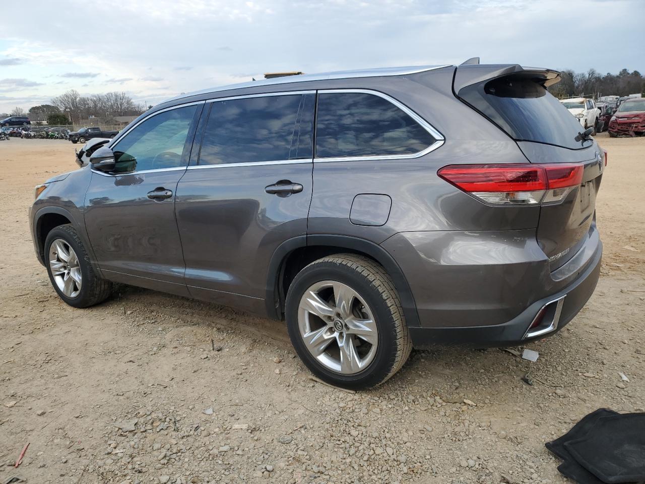 2018 TOYOTA HIGHLANDER - Image 2