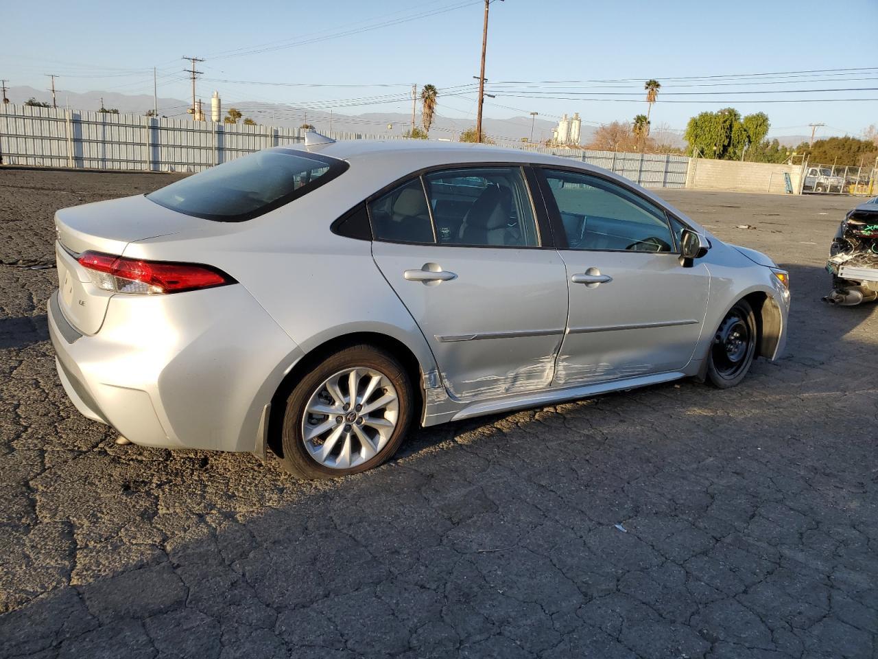 2021 TOYOTA COROLLA LE - Фото 3