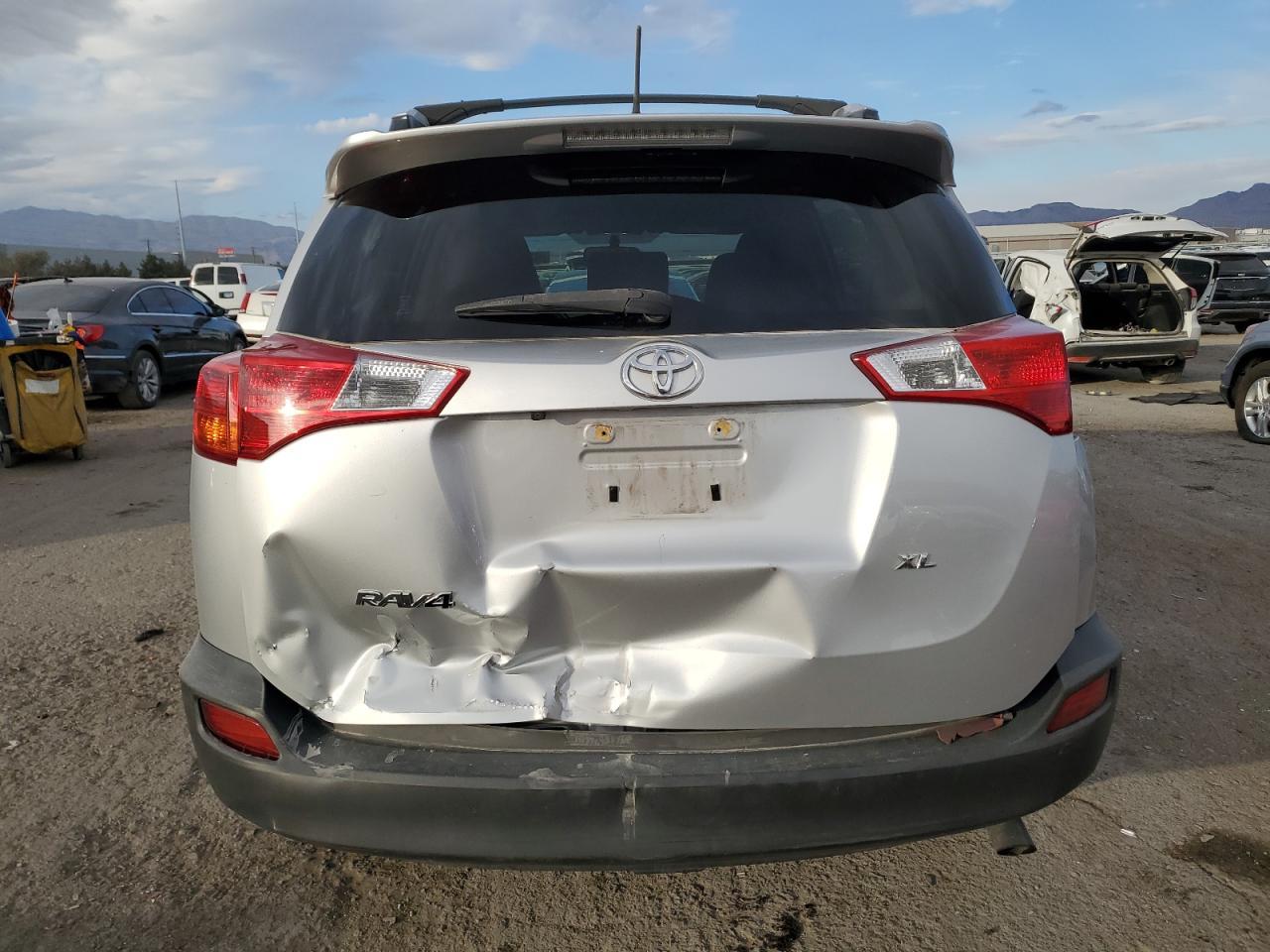 2015 TOYOTA RAV4 XLE - Фото 6