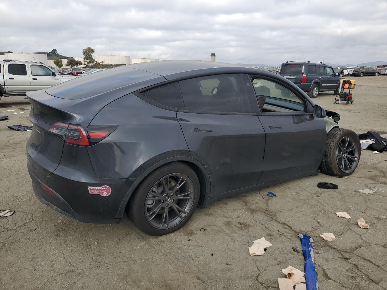 2025 TESLA MODEL Y - Image 3