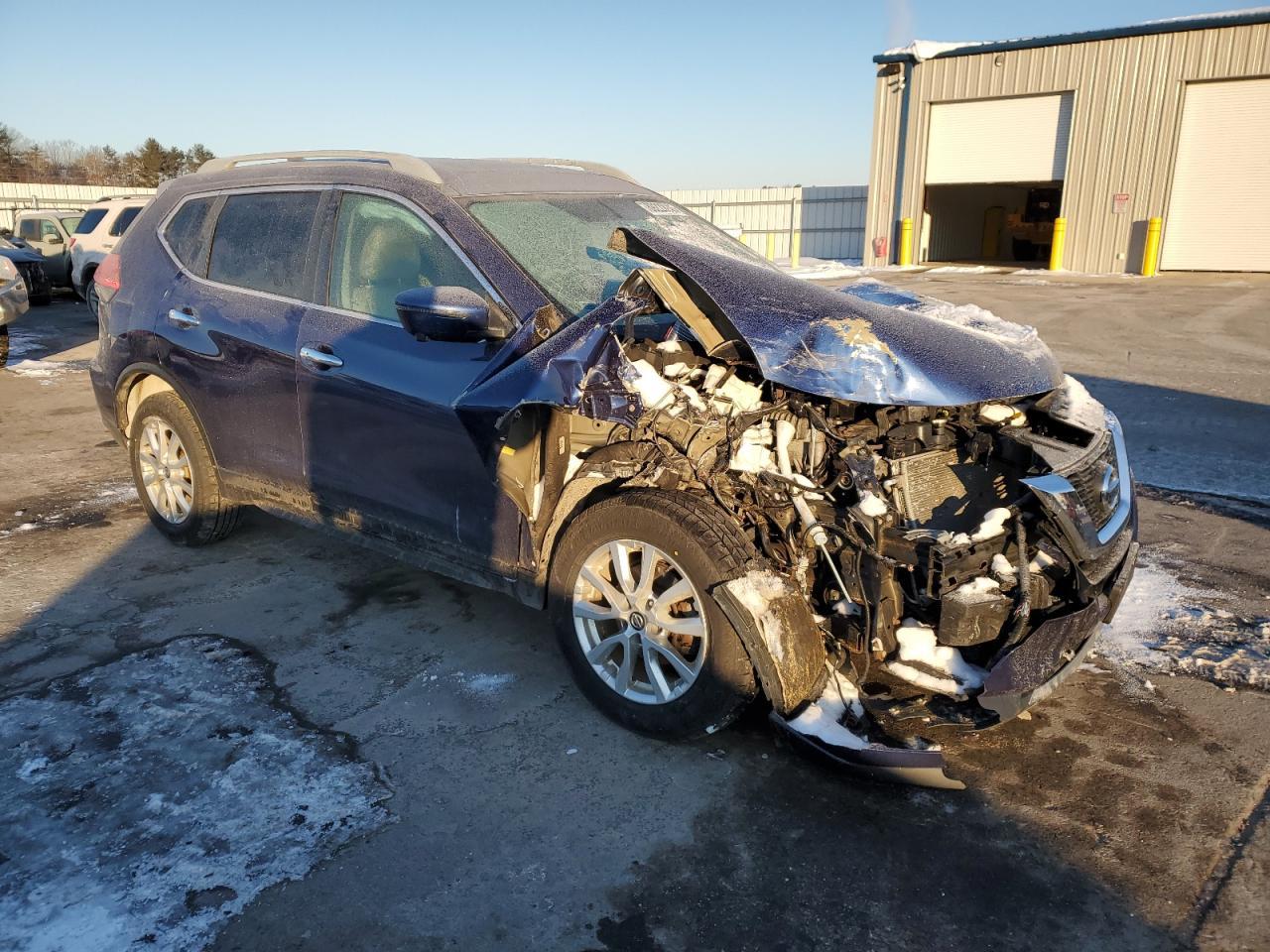 2017 NISSAN ROGUE SV - Image 4