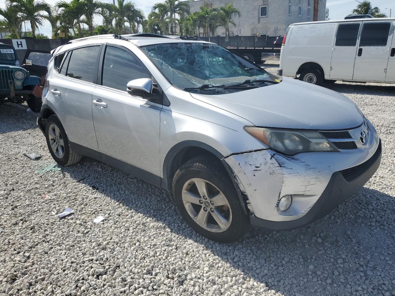 2015 TOYOTA RAV4 XLE - Image 4