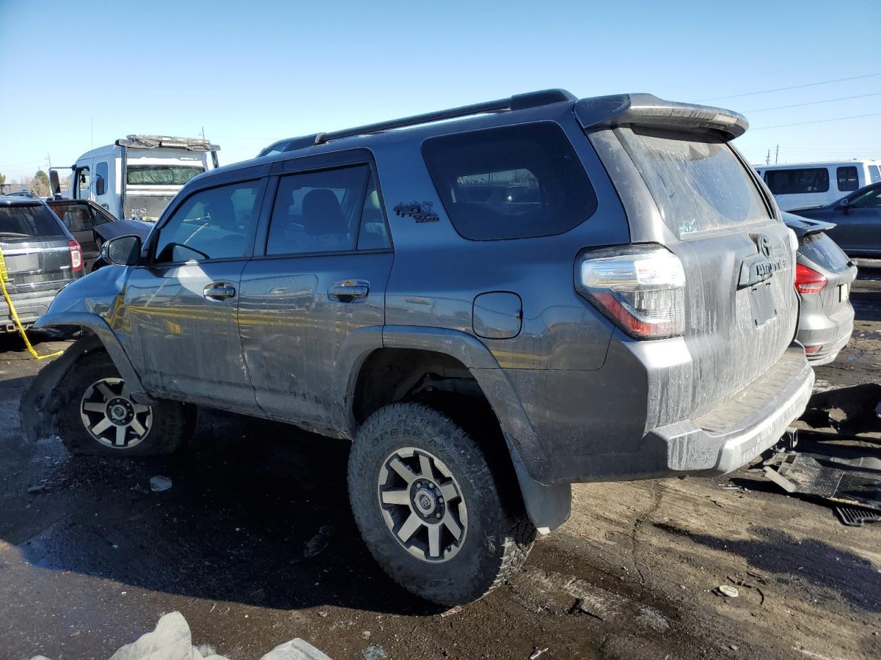 2020 TOYOTA 4RUNNER SR - Image 2