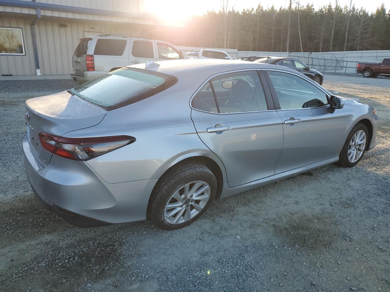 2023 TOYOTA CAMRY LE - Фото 3