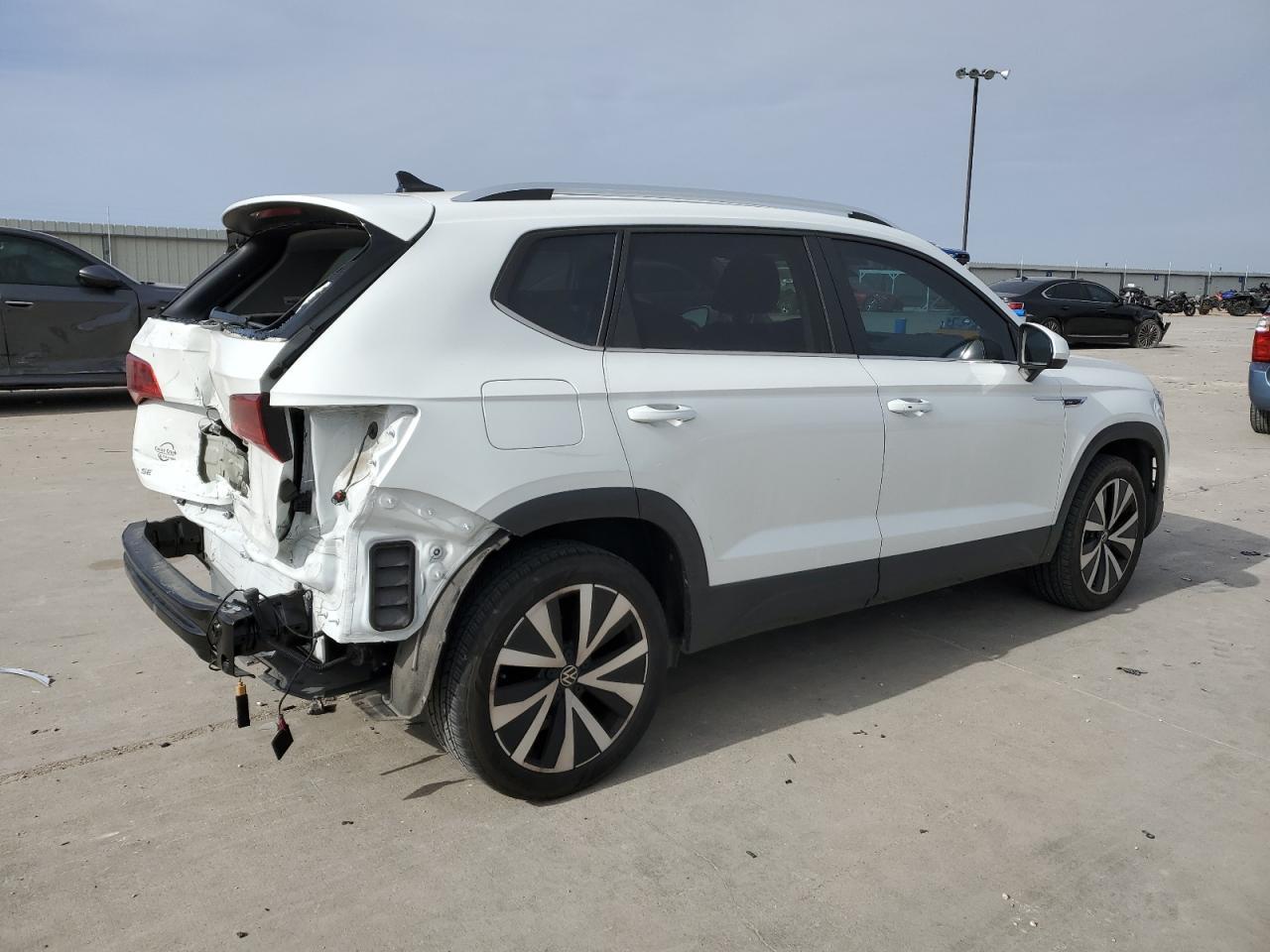 2023 VOLKSWAGEN TAOS SE - Image 3