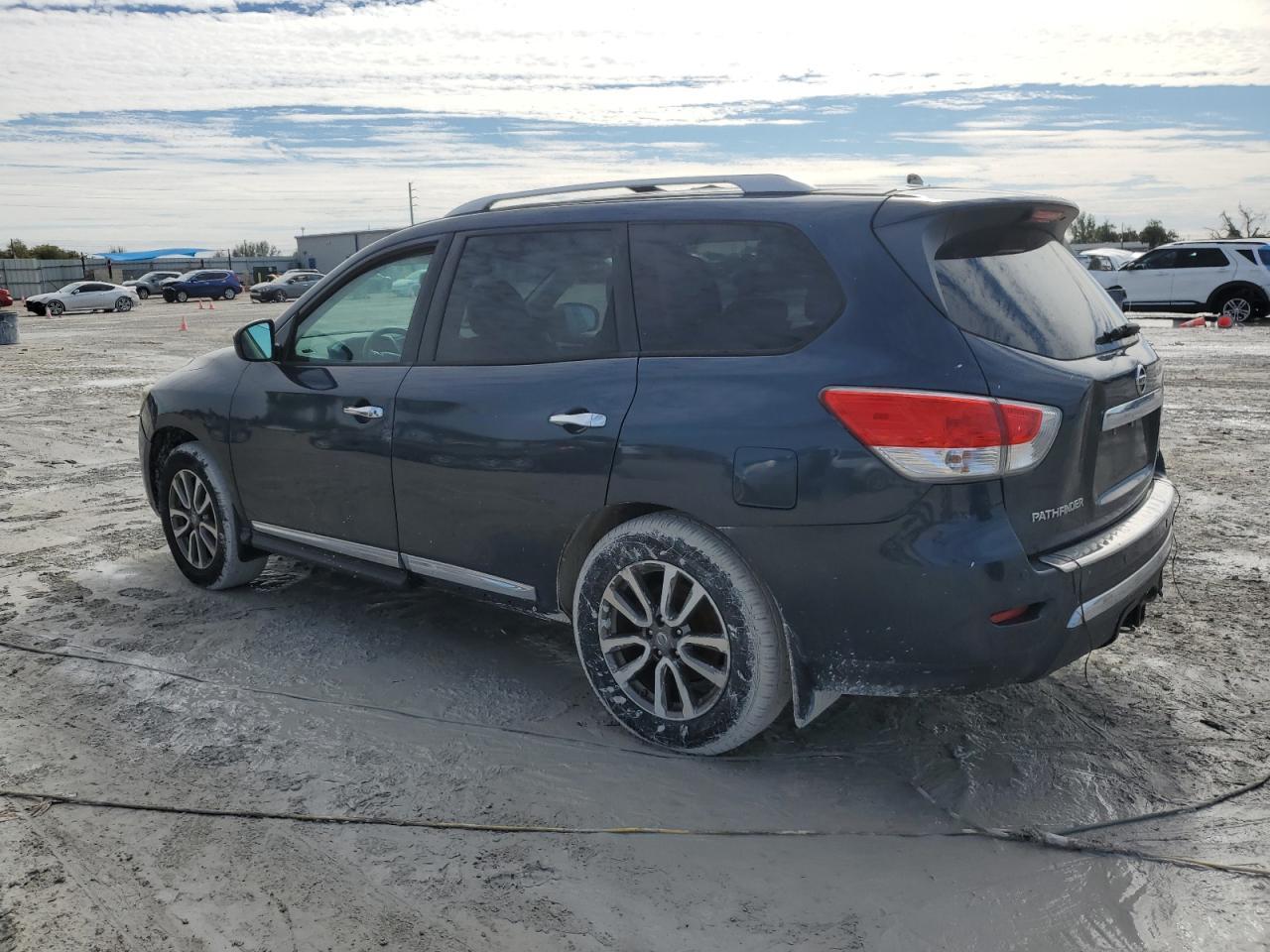 2013 NISSAN PATHFINDER - Фото 2