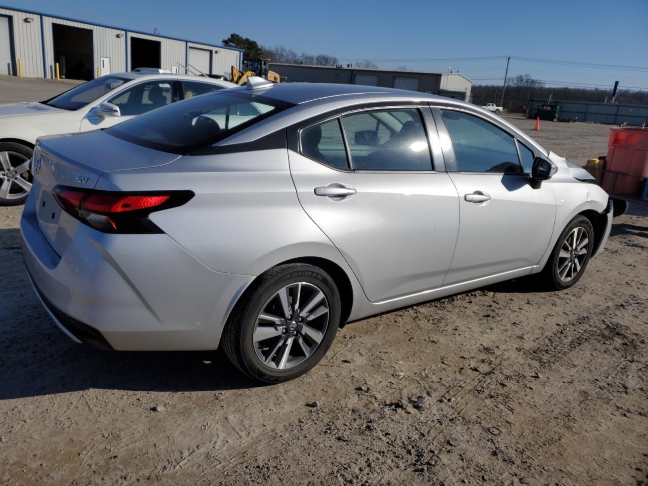 2021 NISSAN VERSA SV - Фото 3