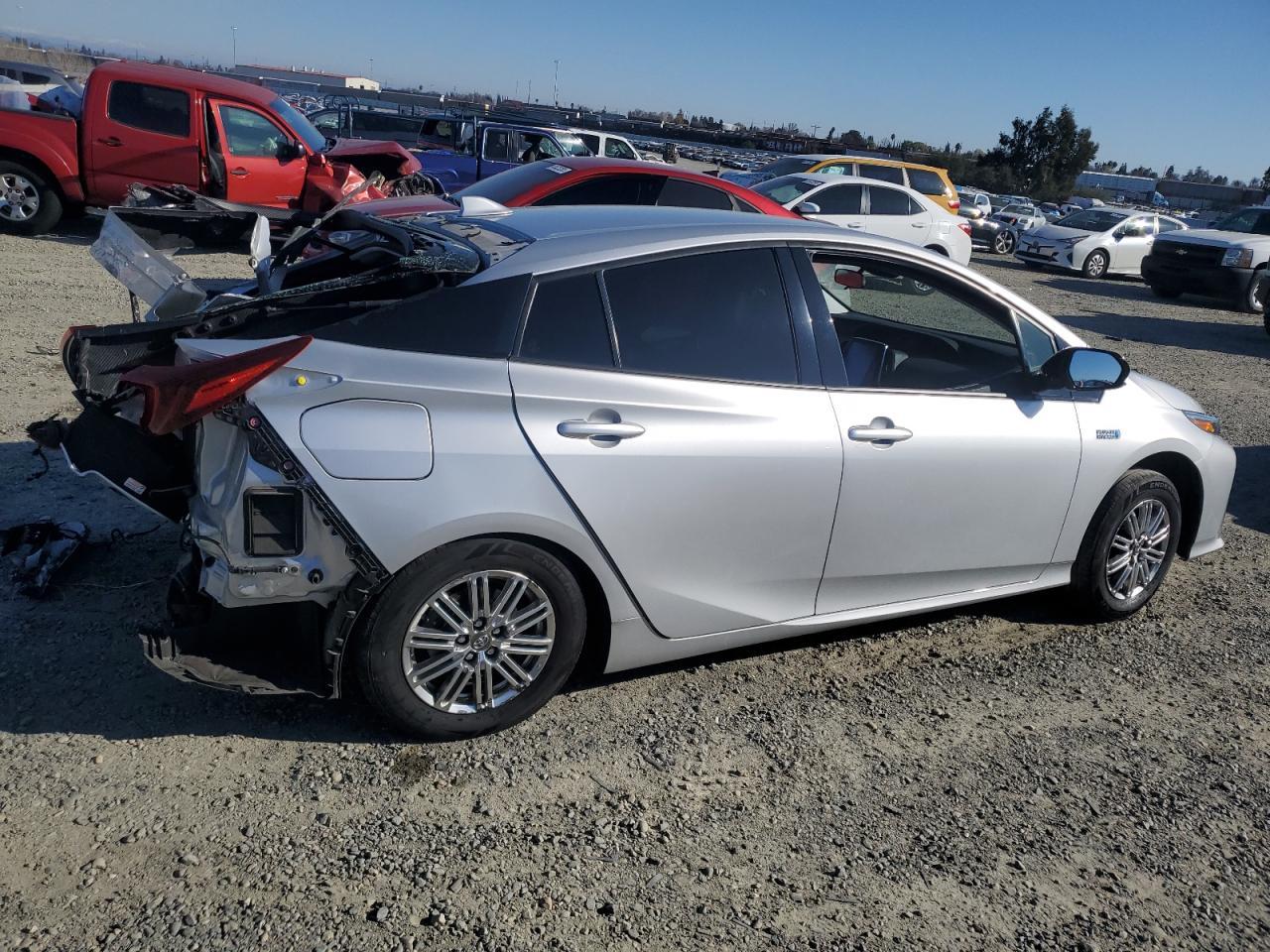 2018 TOYOTA PRIUS PRIM - Image 3